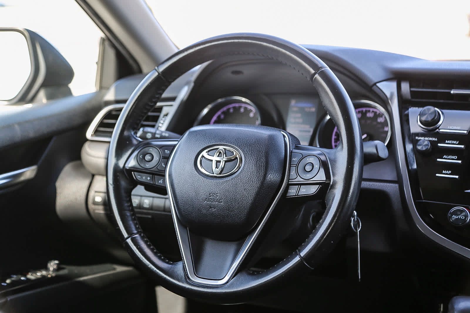 Used 2019 Toyota Camry SE w/ Blackout Package FWD image 15
