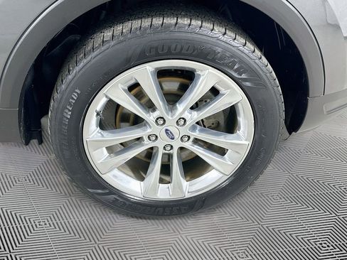 Used 2018 Ford Explorer XLT w/ Equipment Group 201A AWD/4WD image 31