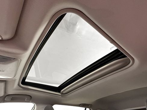Certified 2019 Toyota RAV4 XLE FWD image 21