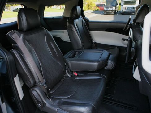 Used 2022 Kia Carnival SX image 20