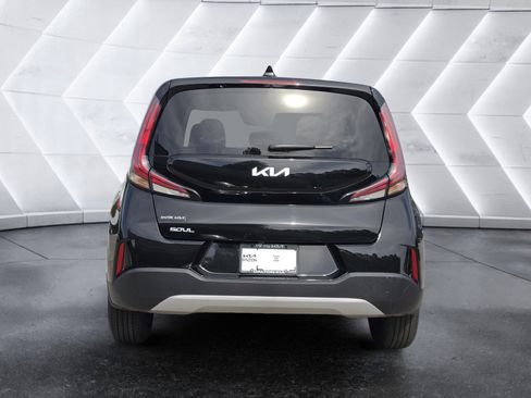 Used 2025 Kia Soul LX FWD image 4
