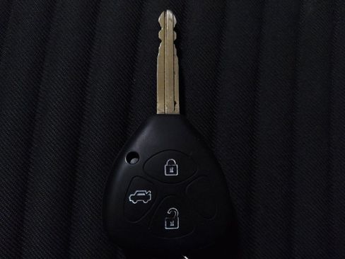 Used 2018 Toyota Yaris LE image 32