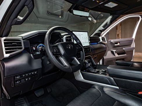 Used 2024 Toyota Sequoia Platinum image 17