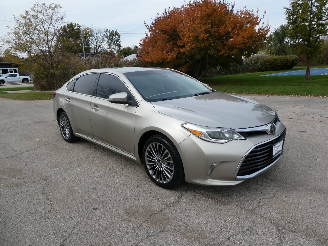 Used 2016 Toyota Avalon Limited w/ Toyota Safety Sense Package FWD image 3