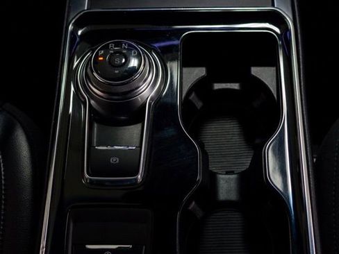 Used 2019 Ford Edge Titanium w/ Cold Weather Package image 18