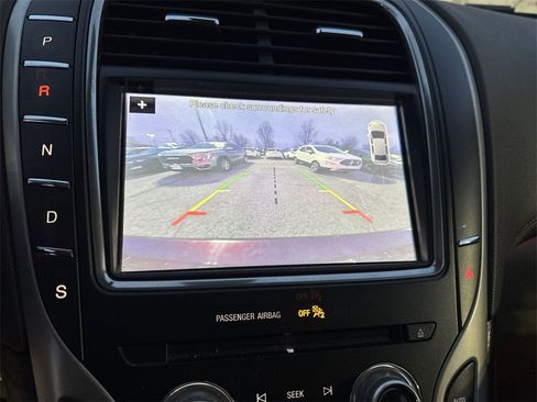 Used 2017 Lincoln MKX Reserve w/ Lincoln MKX Climate Package image 17