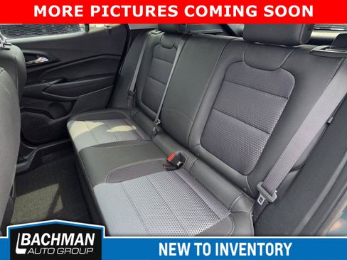 Used 2025 Chevrolet Trax LT w/ Driver Confidence Package FWD image 9