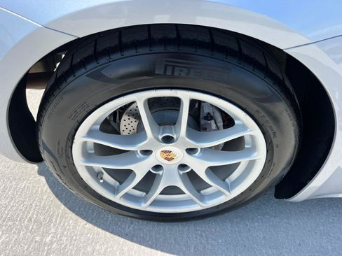 Used 2018 Porsche 718 Cayman RWD image 15
