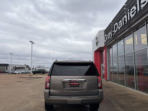 Used 2019 GMC Yukon Denali w/ Denali Ultimate Package image 3