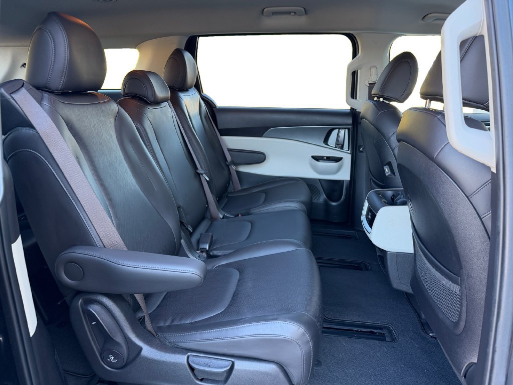 Used 2022 Kia Carnival LX FWD image 20