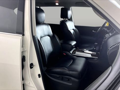 Used 2020 Nissan Armada Platinum w/ Captain's Chairs Package RWD image 8