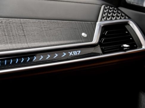 Used 2025 BMW ALPINA XB7 AWD/4WD image 39