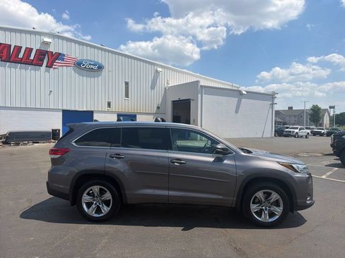 Used 2018 Toyota Highlander Limited AWD/4WD image 9