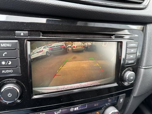 Used 2019 Nissan Rogue SV FWD image 15