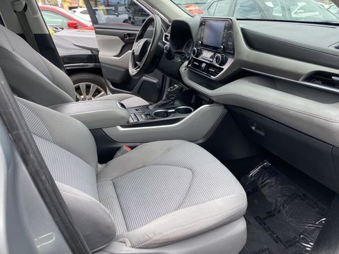 Used 2020 Toyota Highlander L FWD image 21