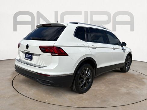 Used 2023 Volkswagen Tiguan SE w/ Panoramic Sunroof Package FWD image 10