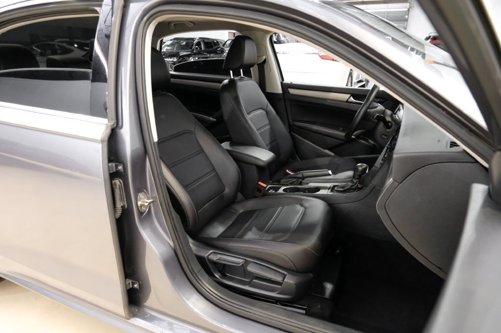 Used 2022 Volkswagen Passat 2.0T SE FWD image 42