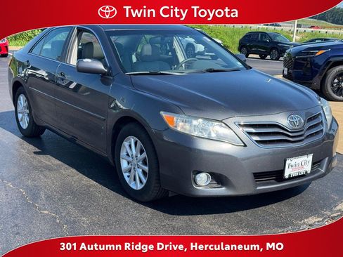 Used 2011 Toyota Camry XLE w/ SE/XLE Extra-Value Pkg FWD image 1