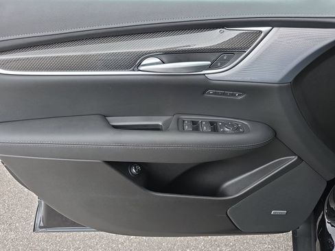 New 2026 Cadillac XT5 Sportv w/ LPO, Floor Liner Package AWD/4WD image 17