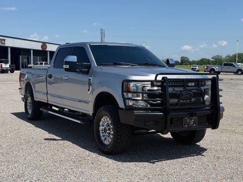 Used 2022 Ford F350 XLT w/ XLT Premium Package AWD/4WD image 3