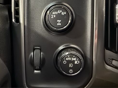 Used 2018 Chevrolet Silverado 1500 LT w/ Texas Edition AWD/4WD image 27