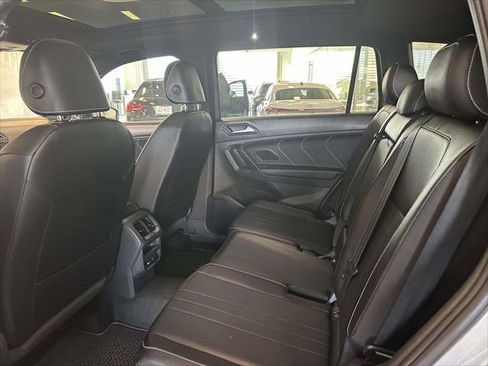 Used 2023 Volkswagen Tiguan SE R-Line image 9