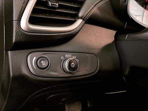 Used 2022 Chevrolet Trax LT w/ LT Convenience Package image 30