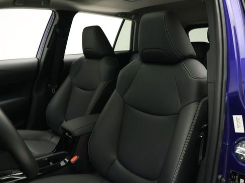 Certified 2025 Toyota Corolla Cross XLE image 13