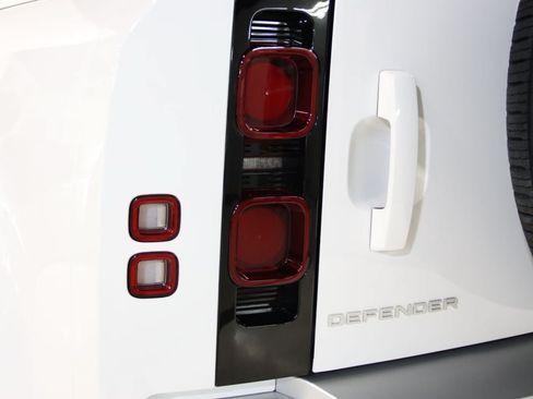 Used 2025 Land Rover Defender 110 S AWD/4WD image 72