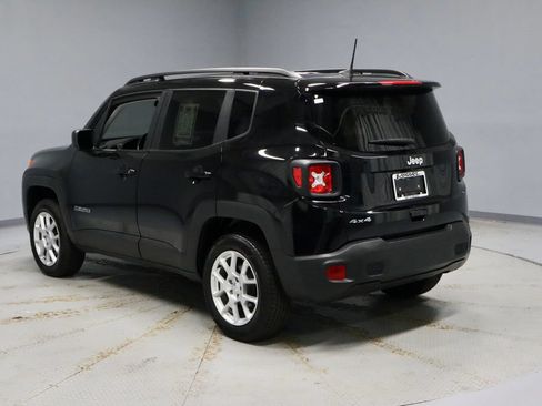 Used 2023 Jeep Renegade Latitude w/ Premium Group AWD/4WD image 9
