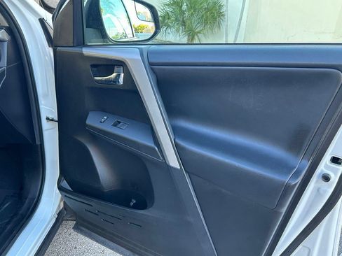 Used 2016 Toyota RAV4 XLE FWD image 26