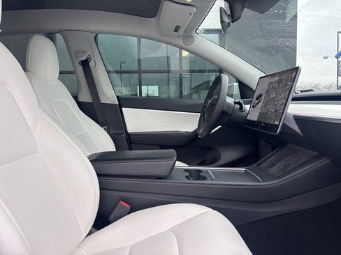 Used 2021 Tesla Model Y Long Range image 12