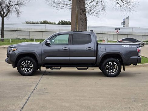 Used 2022 Toyota Tacoma TRD Sport w/ Technology Package image 5