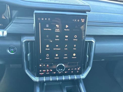 Certified 2024 GMC Acadia Elevation AWD/4WD image 18