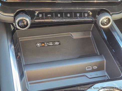 New 2025 Chevrolet Suburban Premier image 15