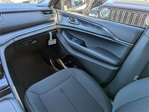 New 2025 Jeep Grand Cherokee L Laredo w/ Luxury Tech Group I image 18