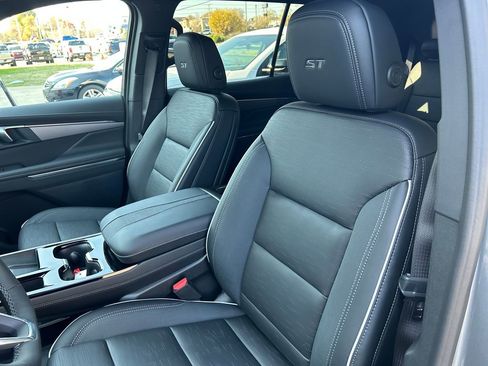 New 2026 Buick Enclave Sport Touring w/ LPO, Floor Liner Package image 15
