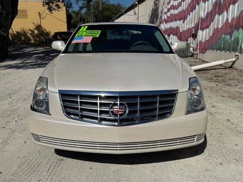 Used 2011 Cadillac DTS Luxury image 2