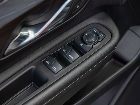 Used 2024 GMC Terrain SLE w/ Driver Convenience Package image 23