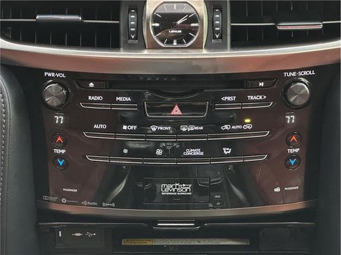 Used 2017 Lexus LX 570 4WD image 22