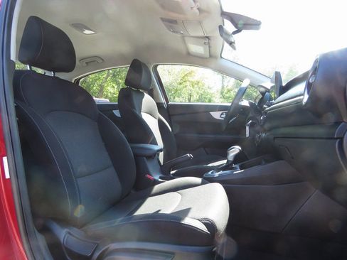 Used 2023 Kia Forte LXS w/ LXS Technology Package image 14