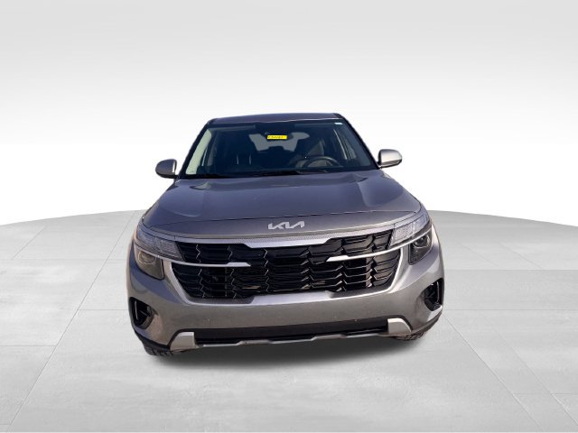 Used 2025 Kia Seltos LX AWD/4WD image 2