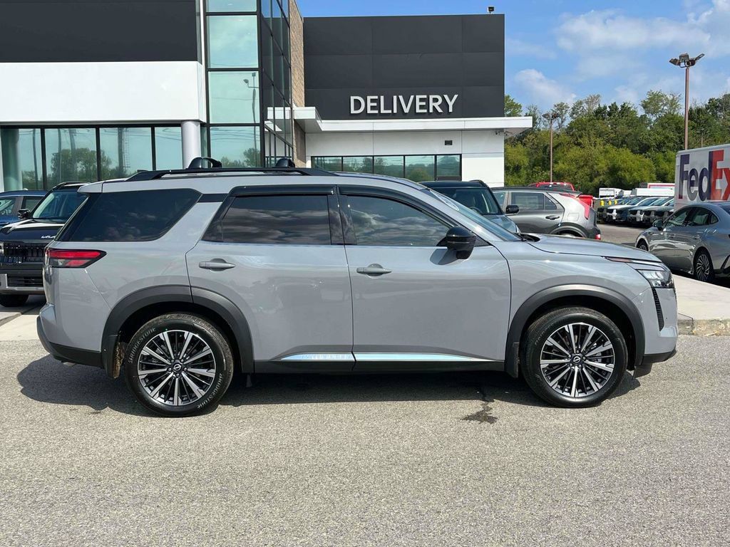 Used 2026 Nissan Pathfinder Platinum FWD image 30