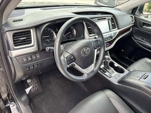 Used 2016 Toyota Highlander Limited Platinum FWD image 18