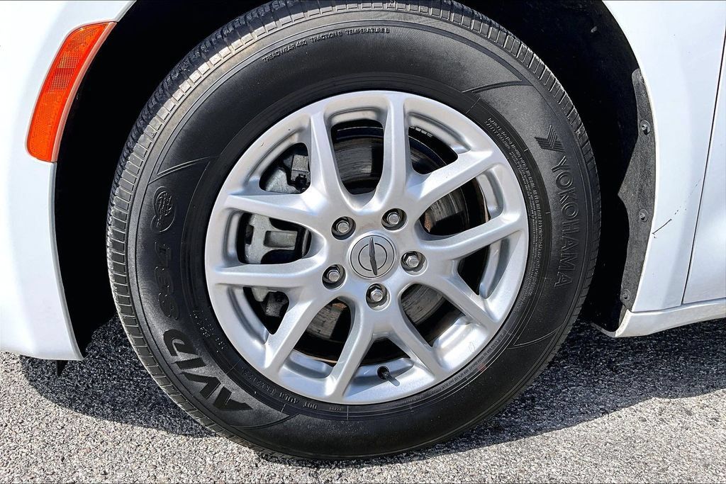 Used 2023 Chrysler Voyager LX FWD image 8
