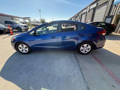 Used 2018 Kia Forte LX w/ LX Rear Camera Package image 23