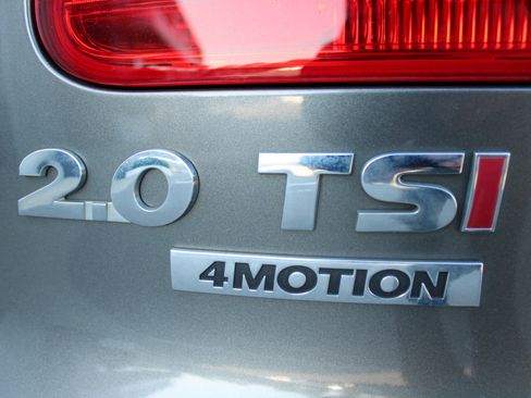 Used 2014 Volkswagen Tiguan S image 12