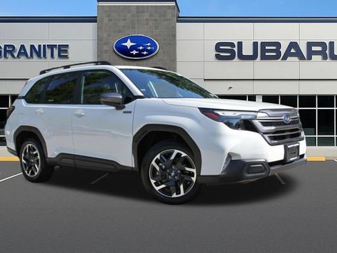 Used 2025 Subaru Forester Premium AWD/4WD image 4