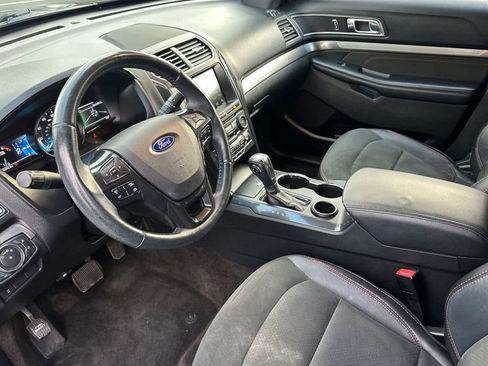 Used 2018 Ford Explorer XLT w/ Equipment Group 202A image 11
