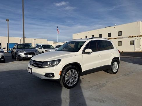 Used 2013 Volkswagen Tiguan SE image 2